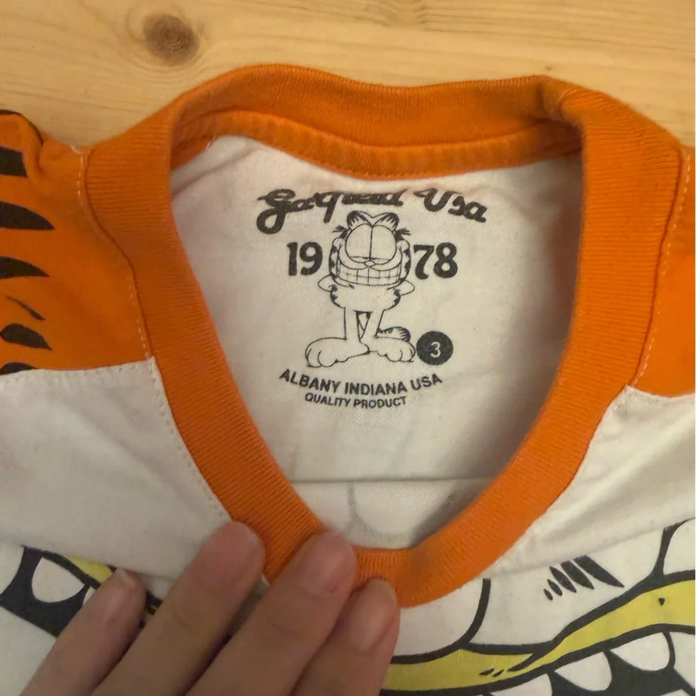 Boys 3/3T vintage Garfield shirt EUC